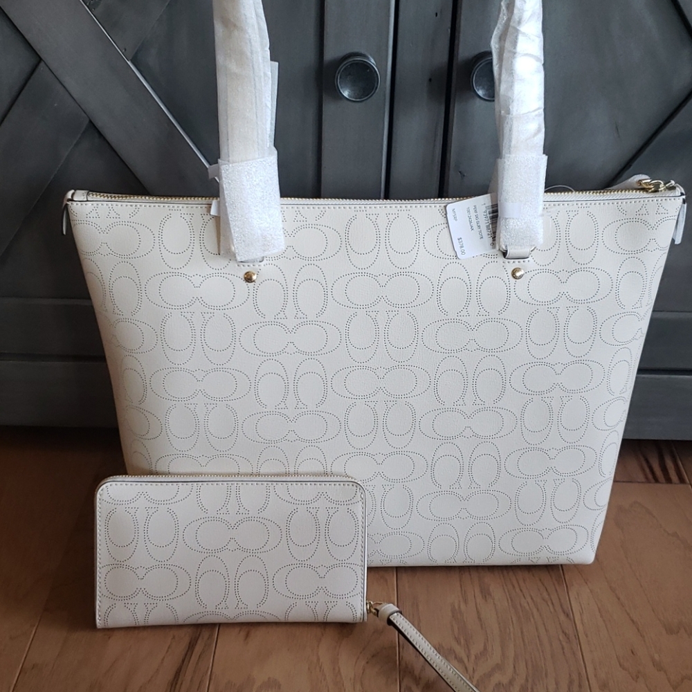 Tote & Wallet - Picture 2 of 7